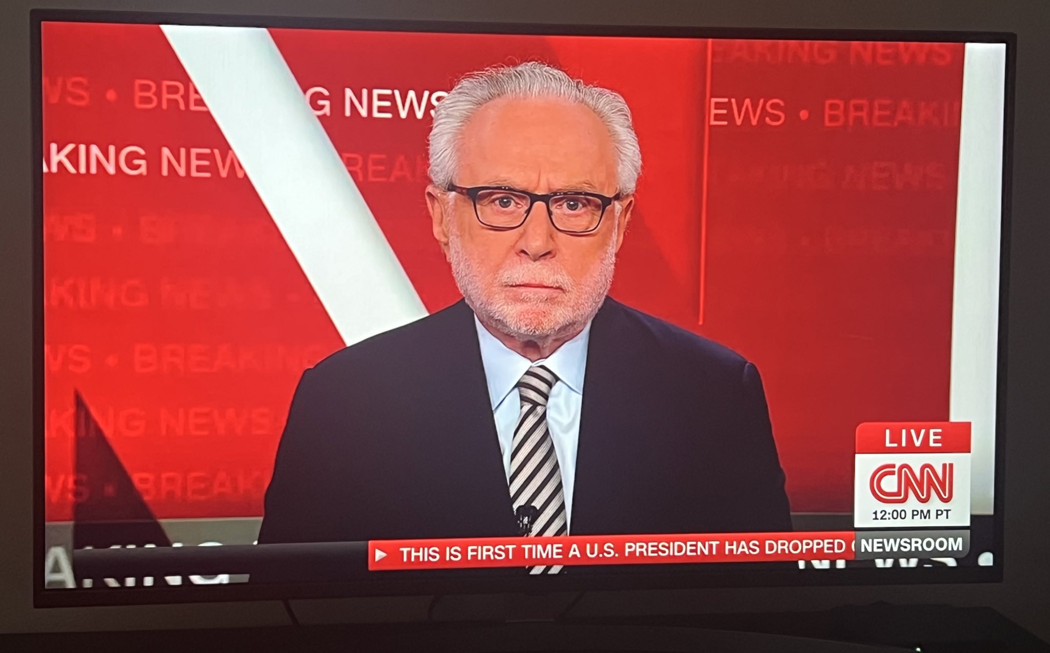 Assim como Wolf Blitzer, eu já tive que sair do bar direto para um plantão